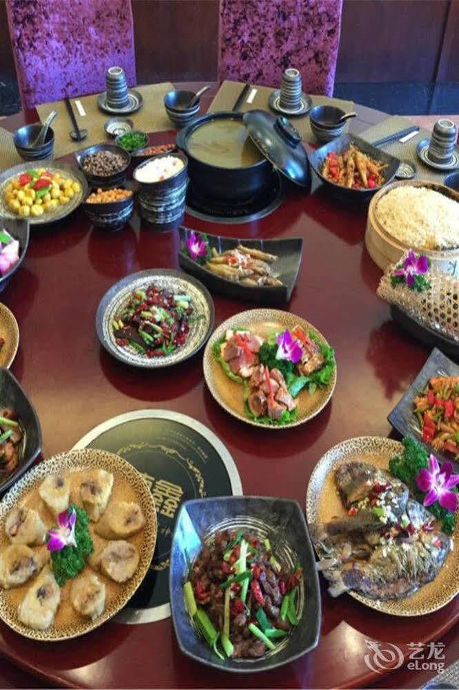 Liuzhou Sanjiangxian Dongxiangguo Hotel Екстериор снимка